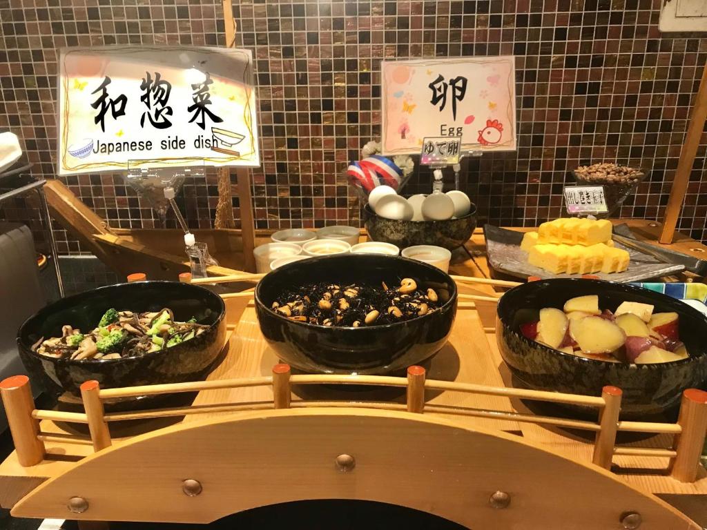Makanan di atau di tempat lain dekat hotel