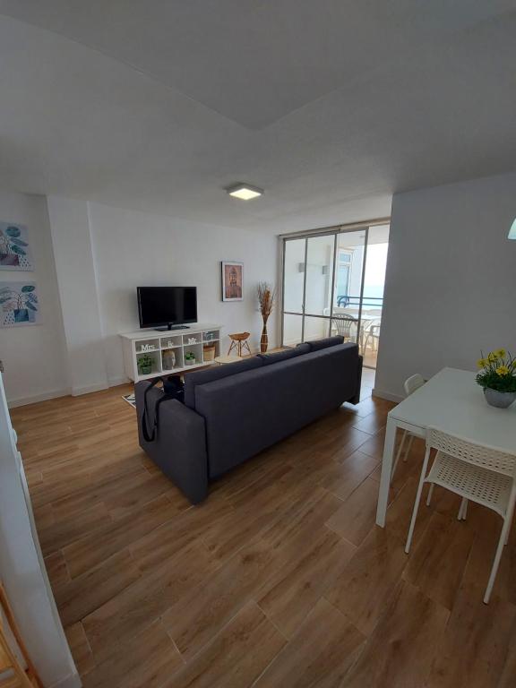 TV a/nebo společenská místnost v ubytování Apartamento en playa puig
