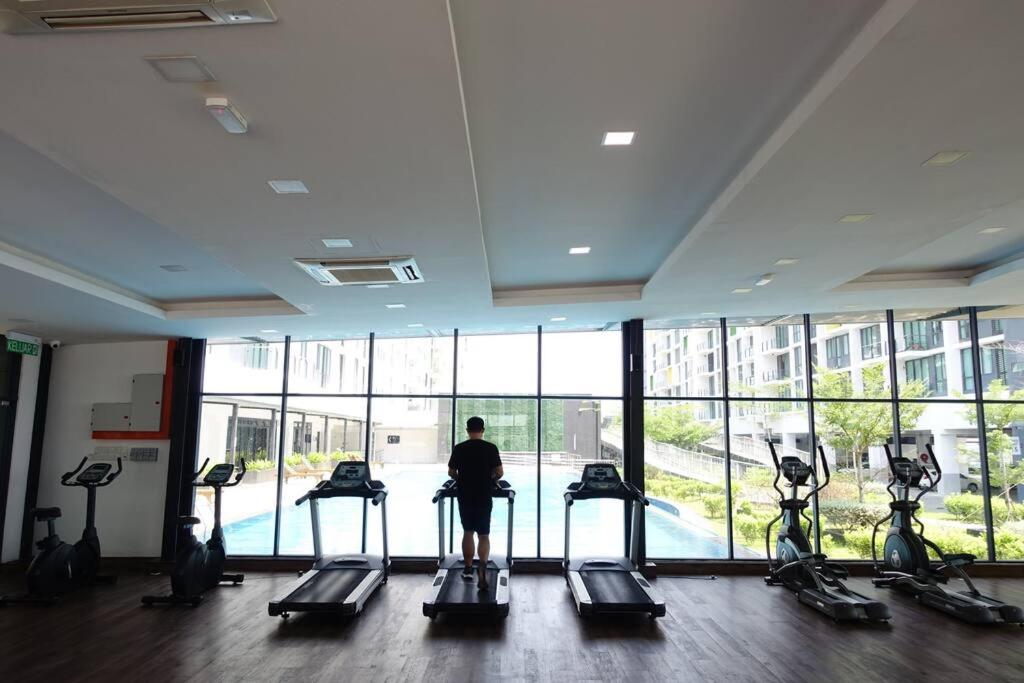 Fitness centrum a/nebo fitness zařízení v ubytování 8pax Cozy Home Stay Jazz Suites 1 Vivacity Kuching Sarawak 3BR