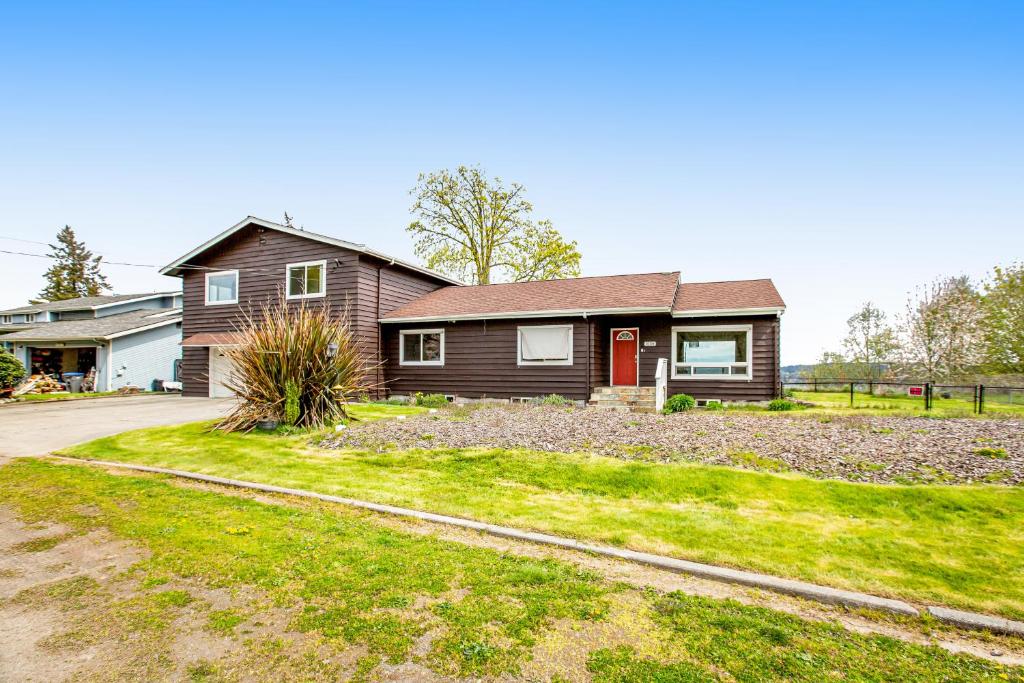 a house with a yard and a driveway at Keyport Abode in Poulsbo