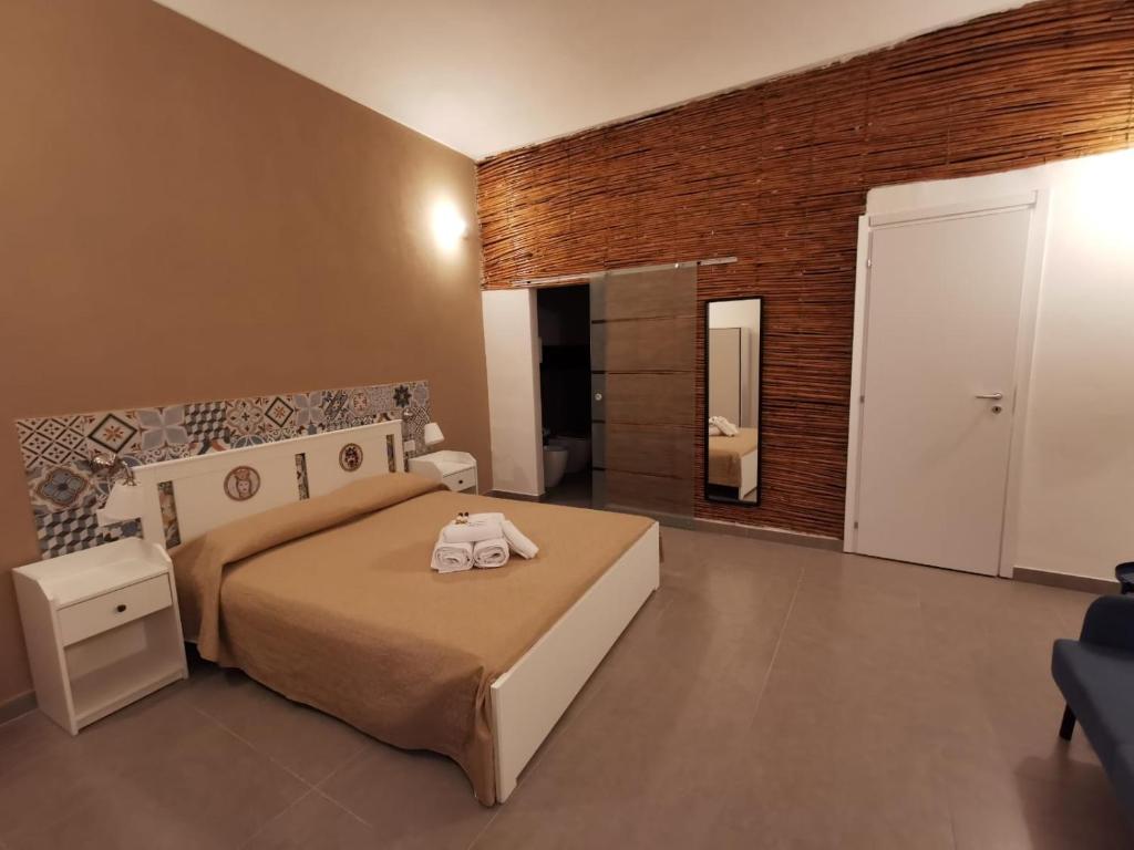 Postel nebo postele na pokoji v ubytování Hercules Suites