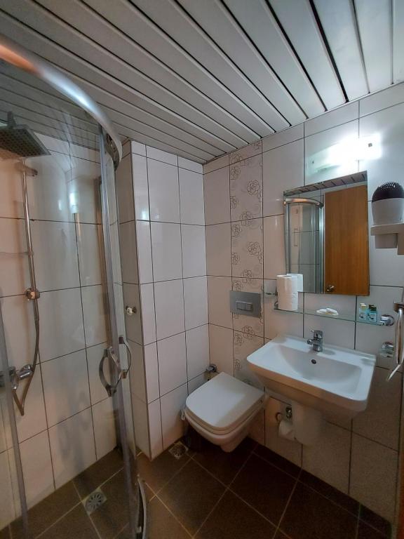 Koupelna v ubytování Afsin Hotel