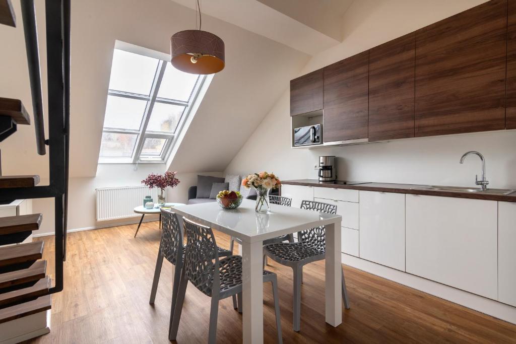 Prague Tales Boutique Residence by Dwellfort - Resim 5