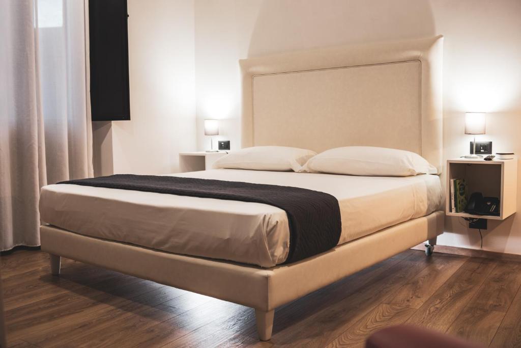 Postel nebo postele na pokoji v ubytování RESIDENZE CASSOLI - Lamezia Centro