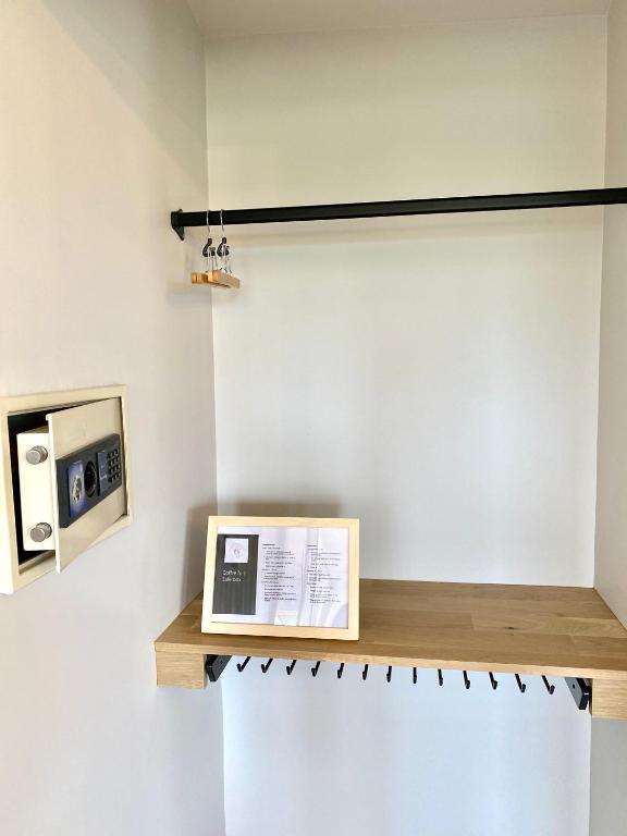 a room with a shelf with a book and a microwave at Domaine du Paradis des Oiseaux in Mougins