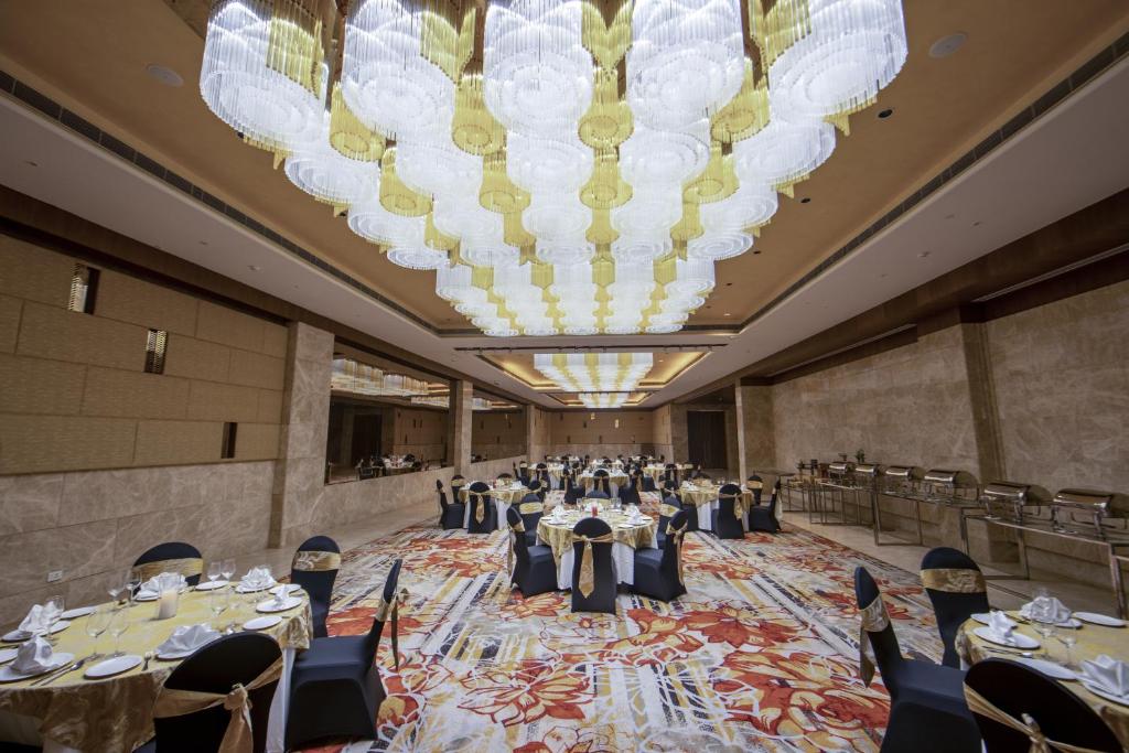 Restaurace v ubytování The Gaurs Sarovar Premiere
