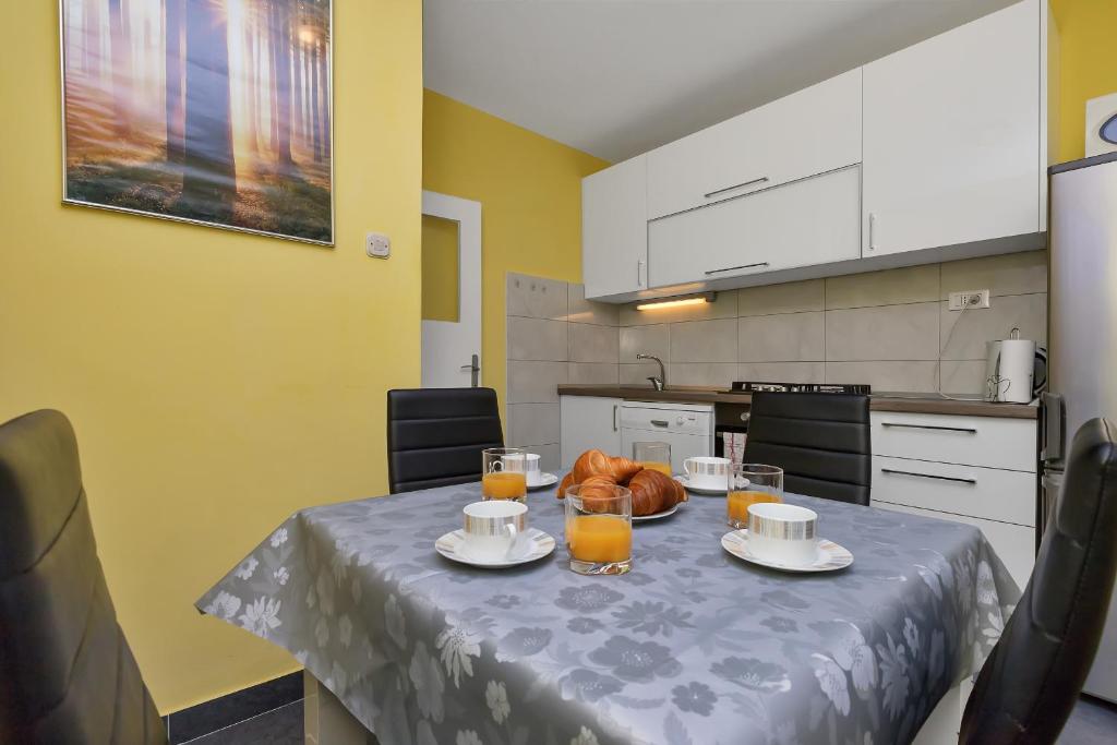Kuchyňa alebo kuchynka v ubytovaní Apartman Goranka