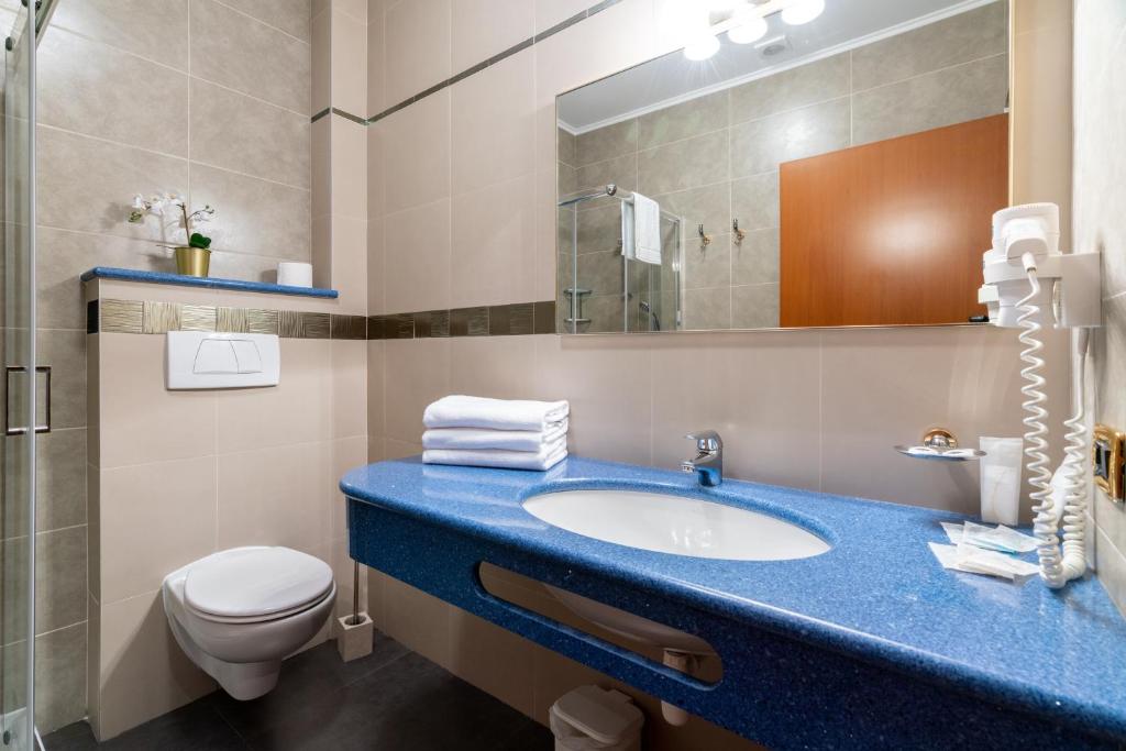 Villa Królewiec - 1,5km od Energylandii - Habitación Triple Con Baño Privado
