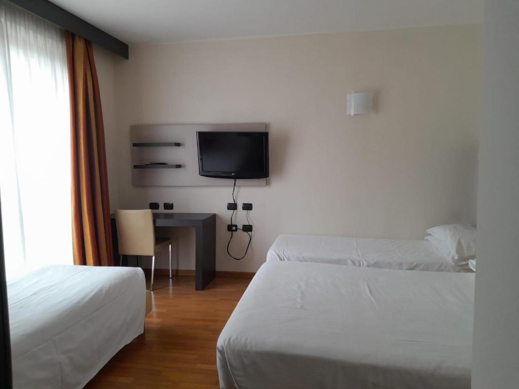 Elysium Hotel Raya - Standard Family Room