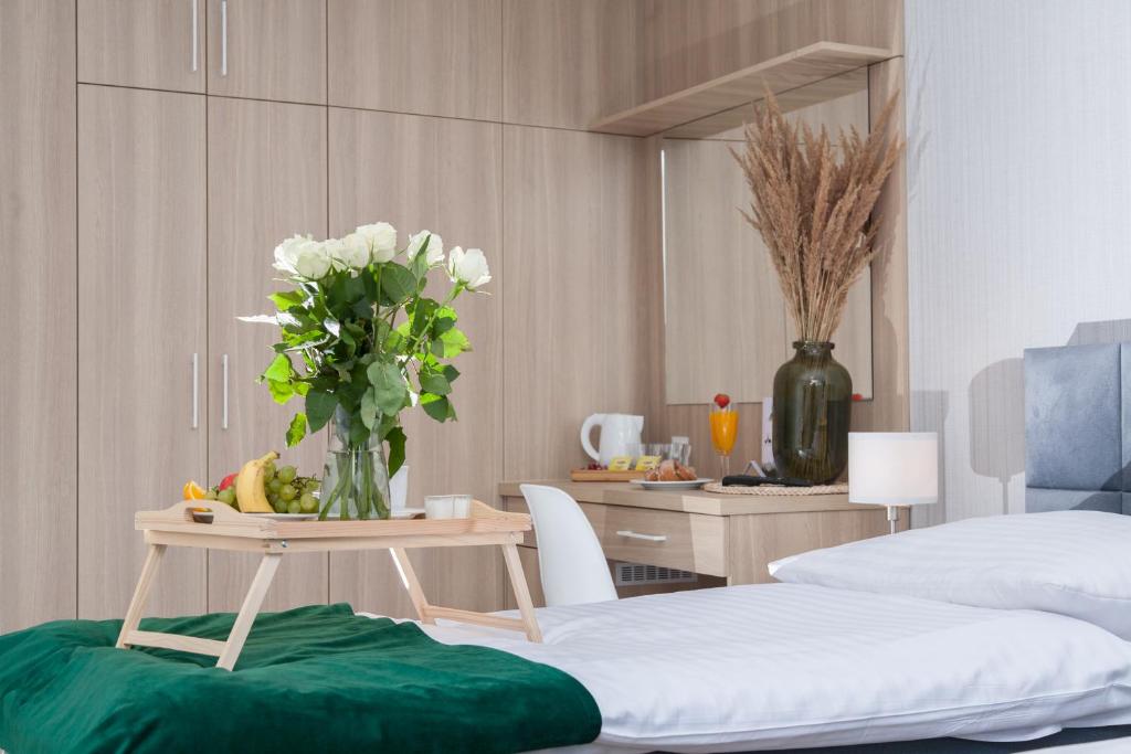 a room with a table with a vase of flowers at Ośrodek Wypoczynkowy Pod Dębem in Wójtowice