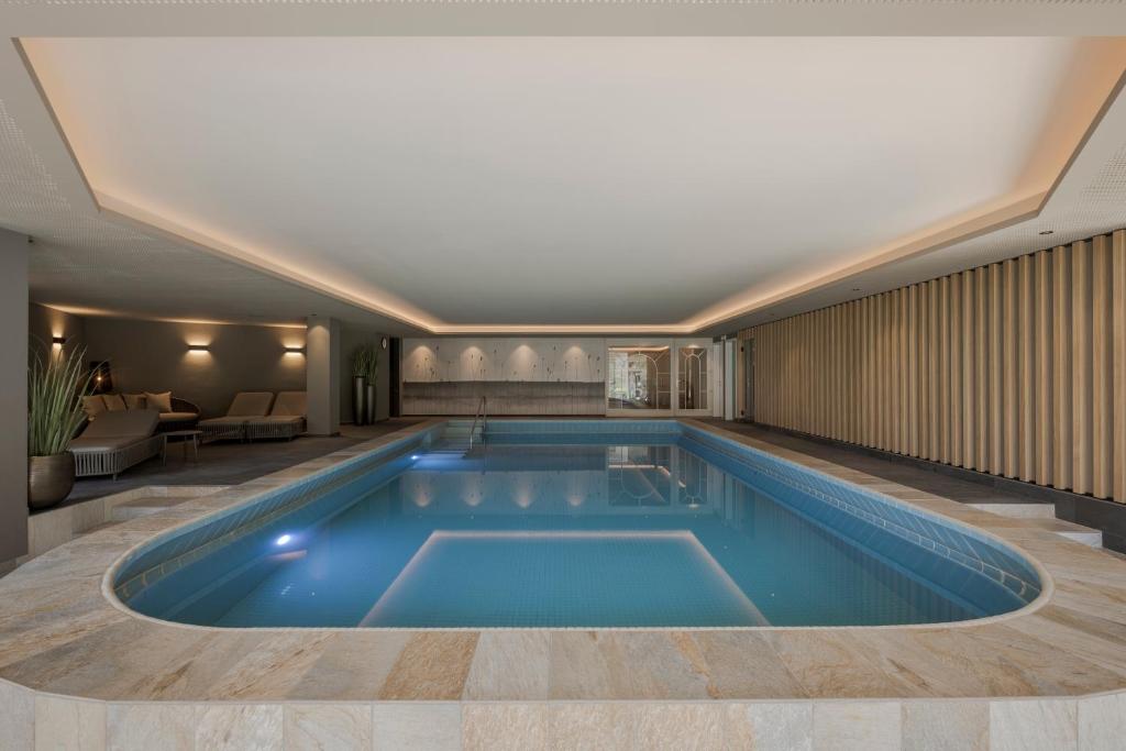 Bazén v ubytování Hotel Theresia nebo v jeho okolí