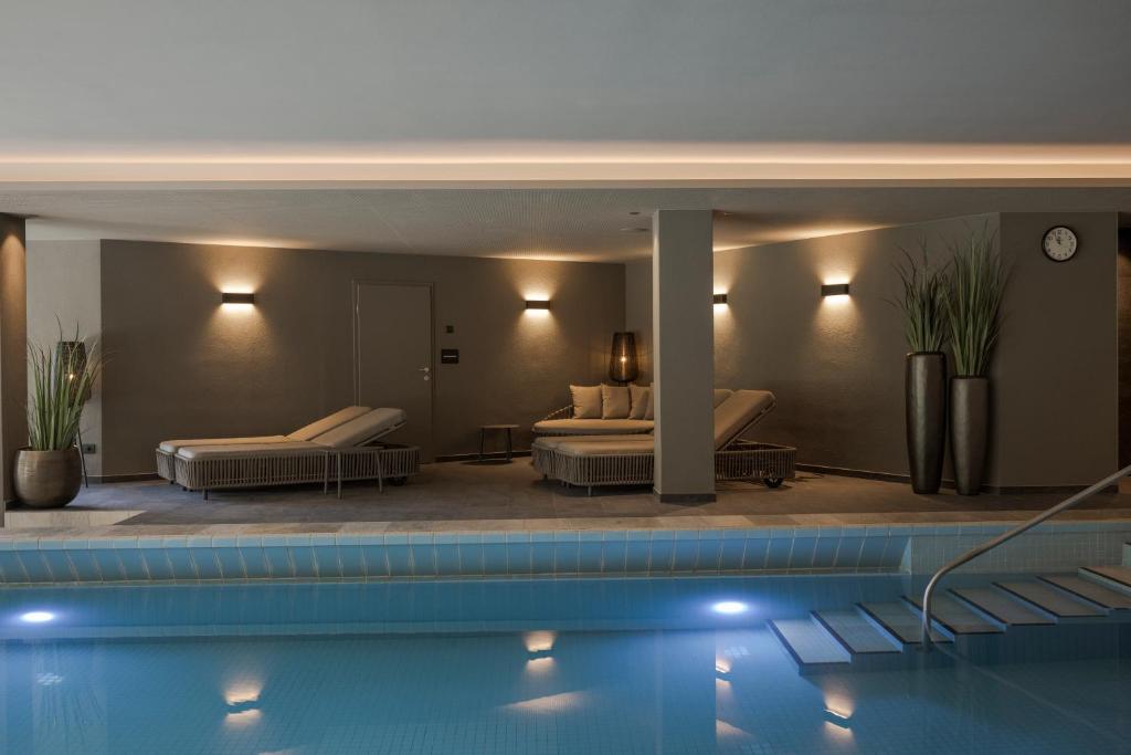 Bazén v ubytování Hotel Theresia nebo v jeho okolí