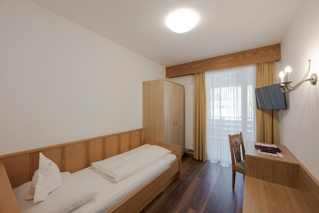 Postel nebo postele na pokoji v ubytování Hotel Theresia