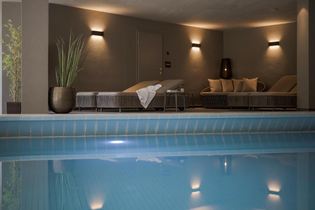 Bazén v ubytování Hotel Theresia nebo v jeho okolí