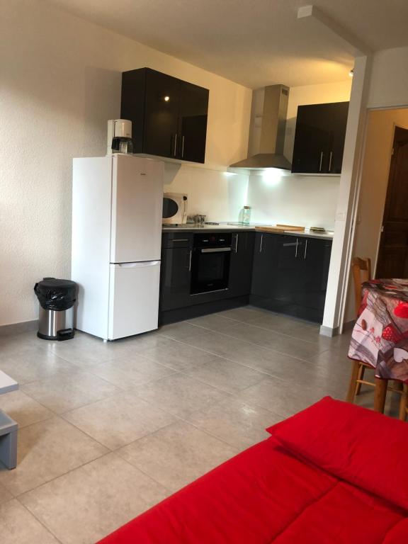 Ett kök eller pentry på Appartement T2 tout confort tout équipé Jausiers