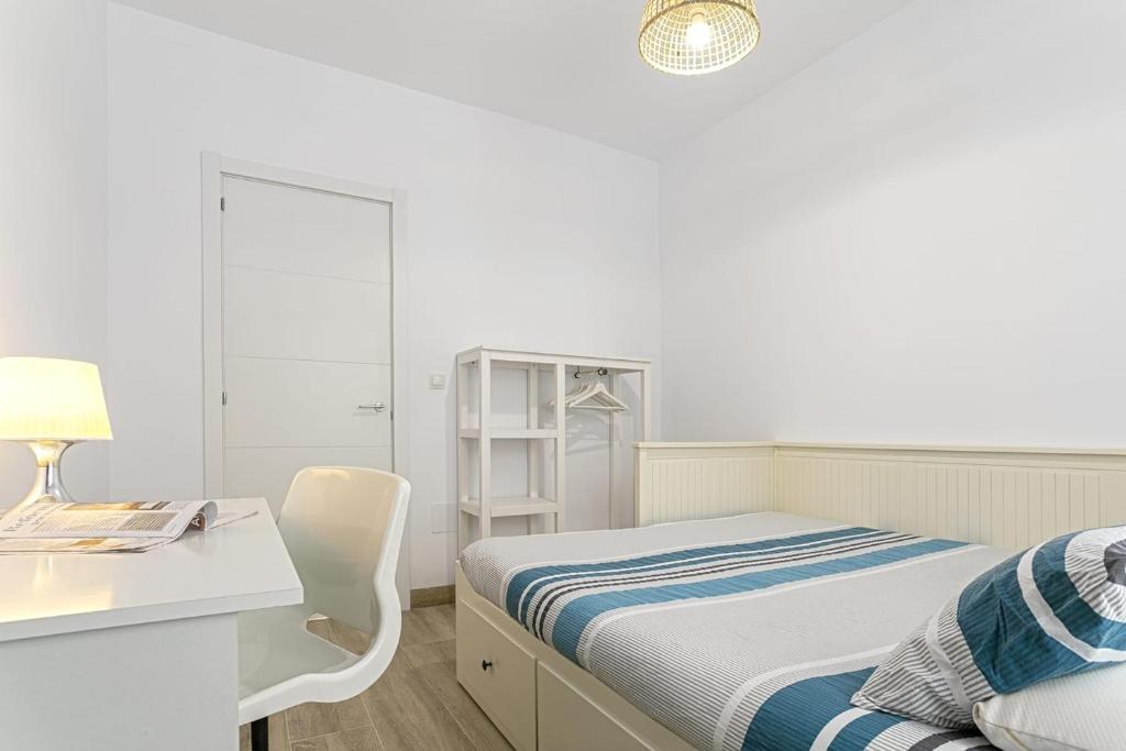 Postel nebo postele na pokoji v ubytování Precioso apartamento con Patio