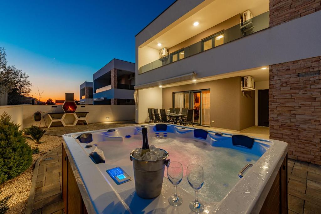 a jacuzzi tub in a backyard of a house at Villa Elite in Vir