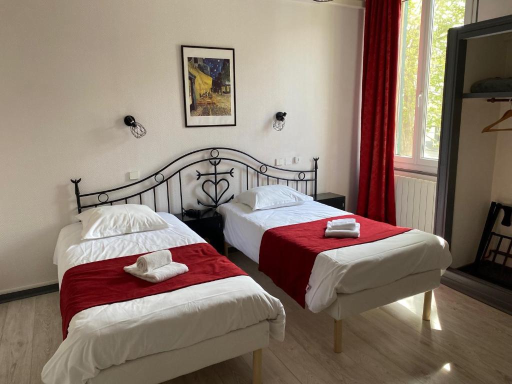 Postel nebo postele na pokoji v ubytování Hostellerie De La Source