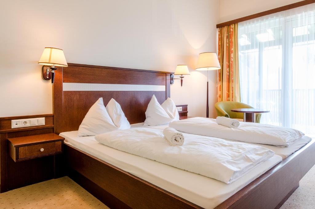 Postel nebo postele na pokoji v ubytování Hotel & Appartements Erlenheim