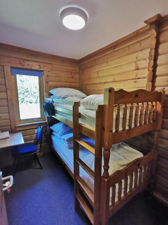 Postel nebo postele na pokoji v ubytování Shore Lodge