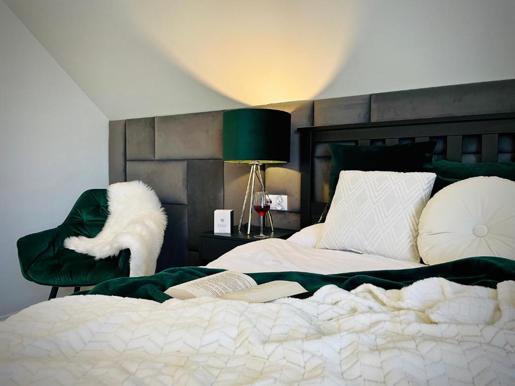Postel nebo postele na pokoji v ubytování DeerHome Apartment