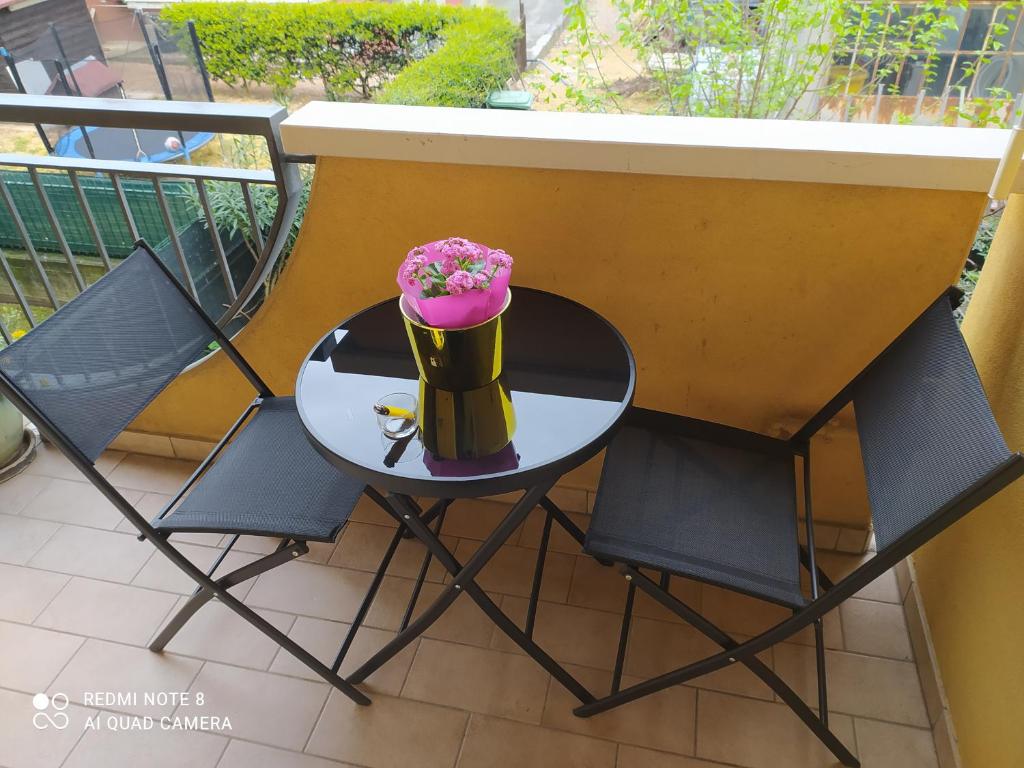 Balkon atau teras di AI NIPOTI