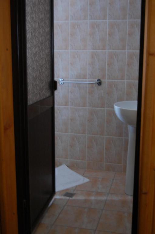 Koupelna v ubytování Hotel Bucegi Portile Regatului