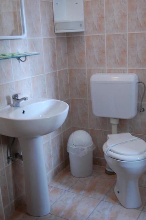Koupelna v ubytování Hotel Bucegi Portile Regatului