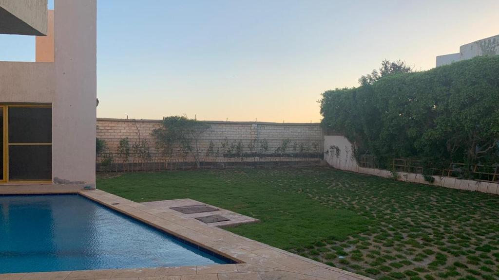 Cheerful 6 bedroom villa with pool.