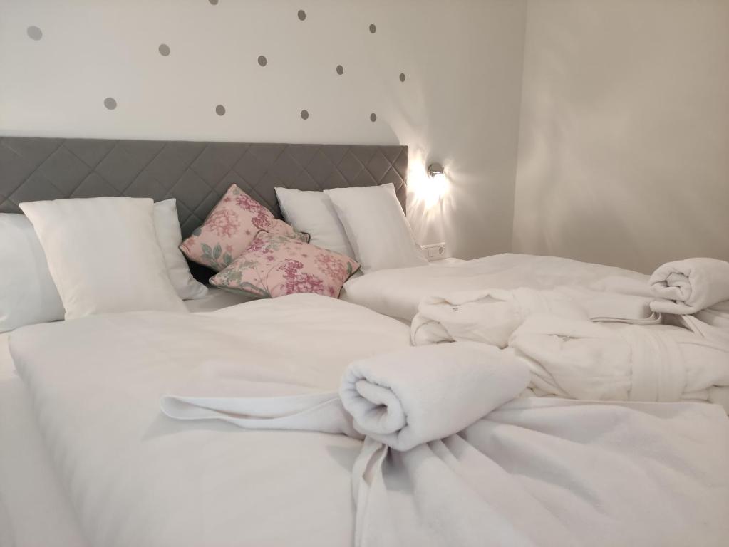 Posteľ alebo postele v izbe v ubytovaní Spa Residence Carbona EmDoNa Luxury Apartment