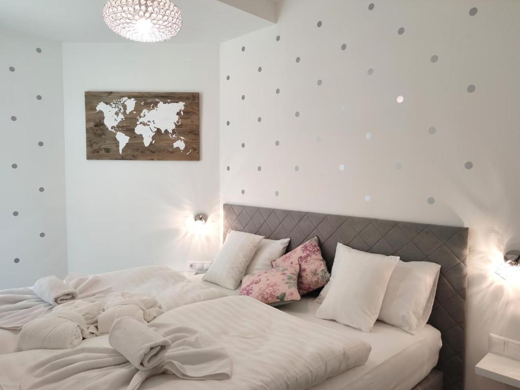 Posteľ alebo postele v izbe v ubytovaní Spa Residence Carbona EmDoNa Luxury Apartment
