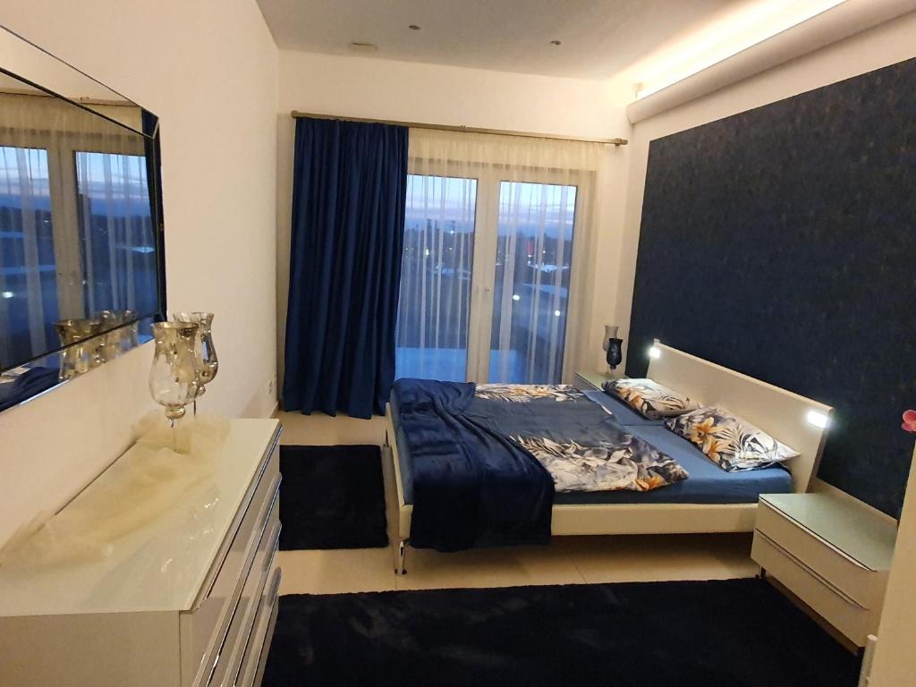 เตียงในห้องที่ Phönixsee - Privatunterkunft mit Dachterrasse