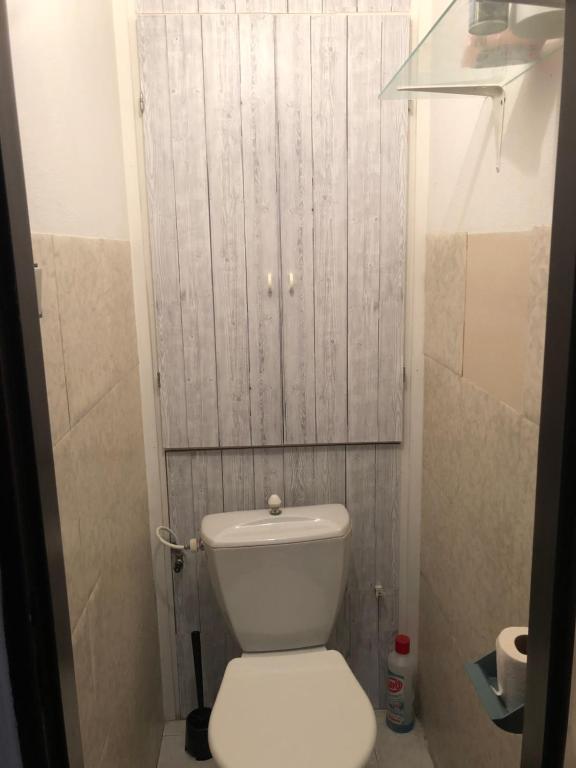 Vonios kambarys apgyvendinimo įstaigoje Apartmán Na Horách