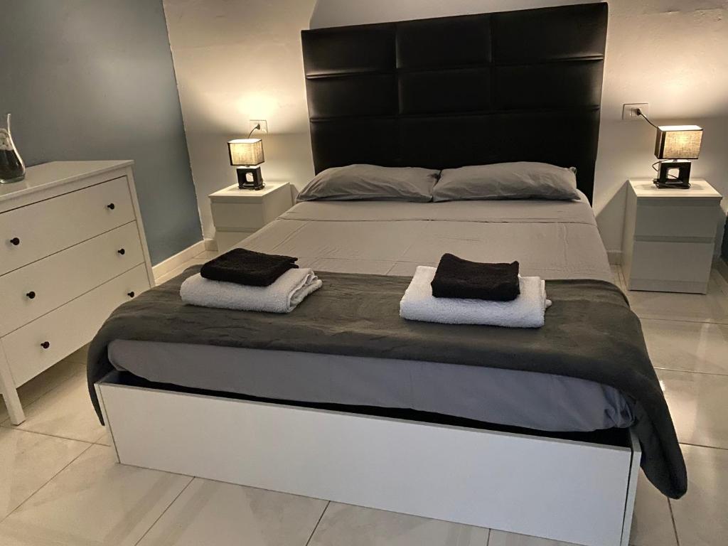 Habitaciones en casas particulares LUXURY ROOMS IN APARTMENT SHARED A LOS CRISTIANOS PLAYA AIRE CONDITIONER Habitaciones privada STANZA en Arona, Tenerife