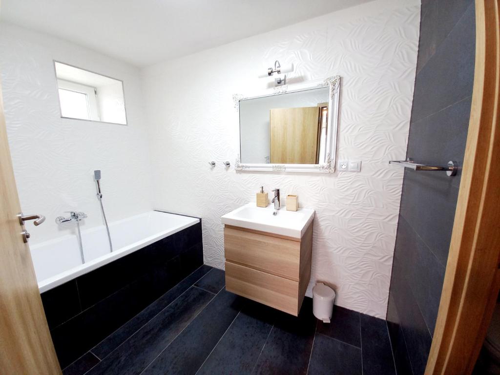 Koupelna v ubytování Apartmány Olšovská