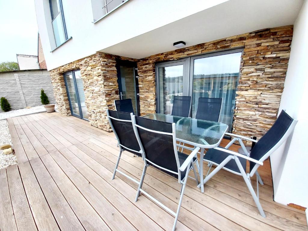 Balkón nebo terasa v ubytování Apartmány Olšovská