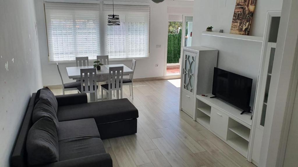 TV a/nebo společenská místnost v ubytování CALA HOUSE II Luminoso adosado con vistas,piscina comunitaria y parking incluido