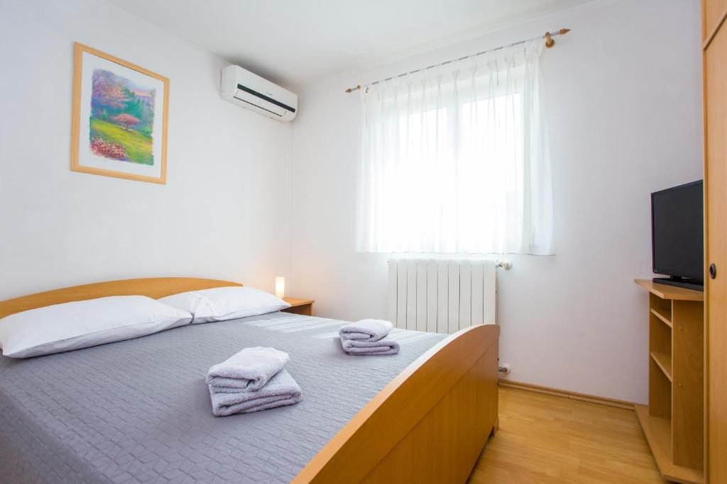 Apartments Lorena - One-Bedroom Apartment