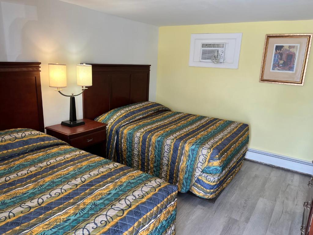 Postel nebo postele na pokoji v ubytování Budget Inn Motel Suites Somers Point