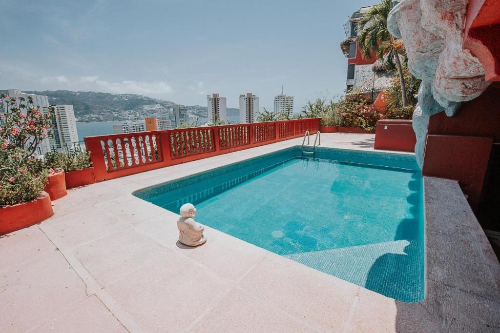 Bazén v ubytování Casa con alberca con vistas a la bahia nebo v jeho okolí