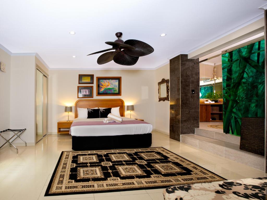 Postel nebo postele na pokoji v ubytování Luxury Penthouse 5 BDR 3 Bath Twin Rain Showers 365 sq mtrs