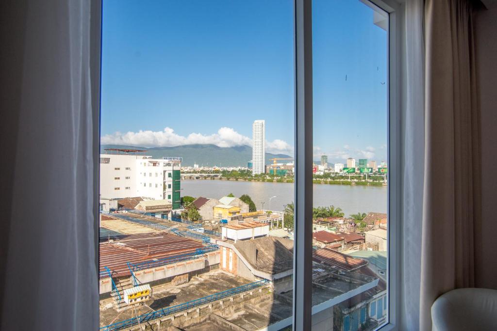 Nespecifikovaný výhled na hory nebo výhled na hory při pohledu z hotelu