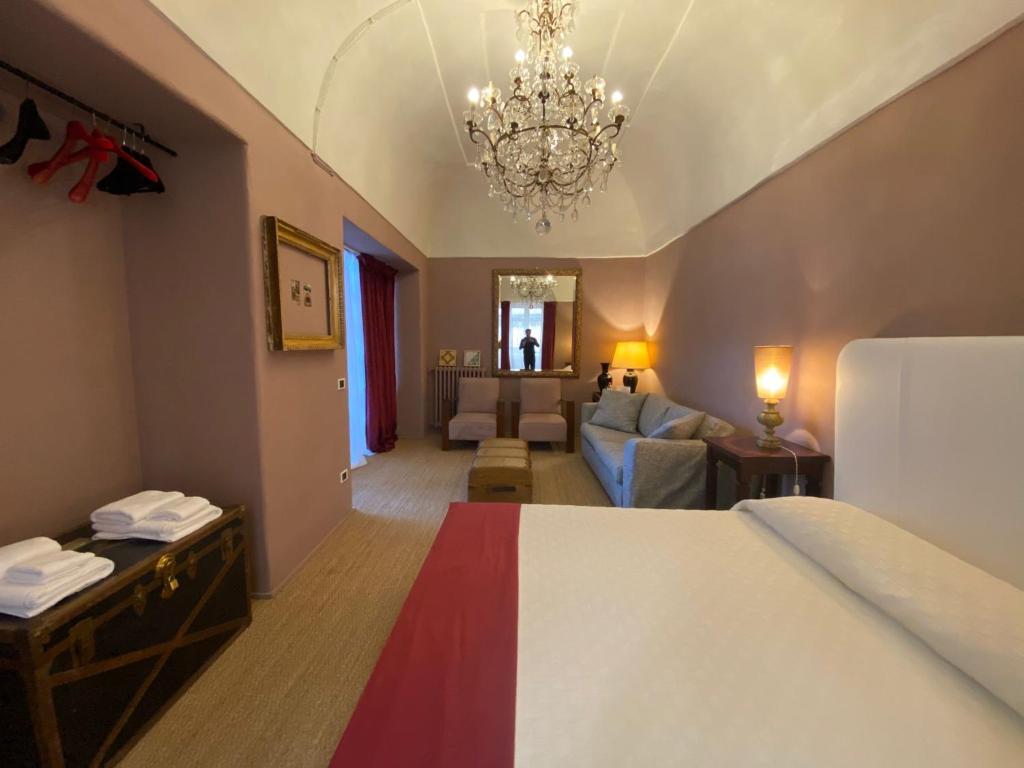 Postel nebo postele na pokoji v ubytování Suites Edivino Design Capri