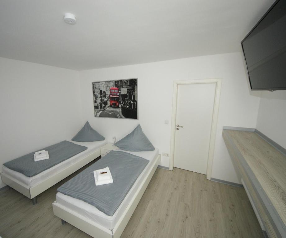 Postel nebo postele na pokoji v ubytování Hotel am Rosenplatz,24 Stunden Check in, kostenfreie Parkplätze