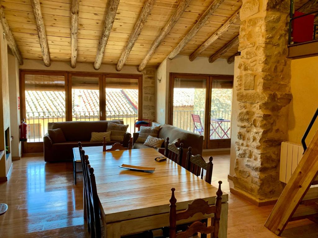 A seating area at Loft Apartamento Rural La Fresneda - Casa Vidal