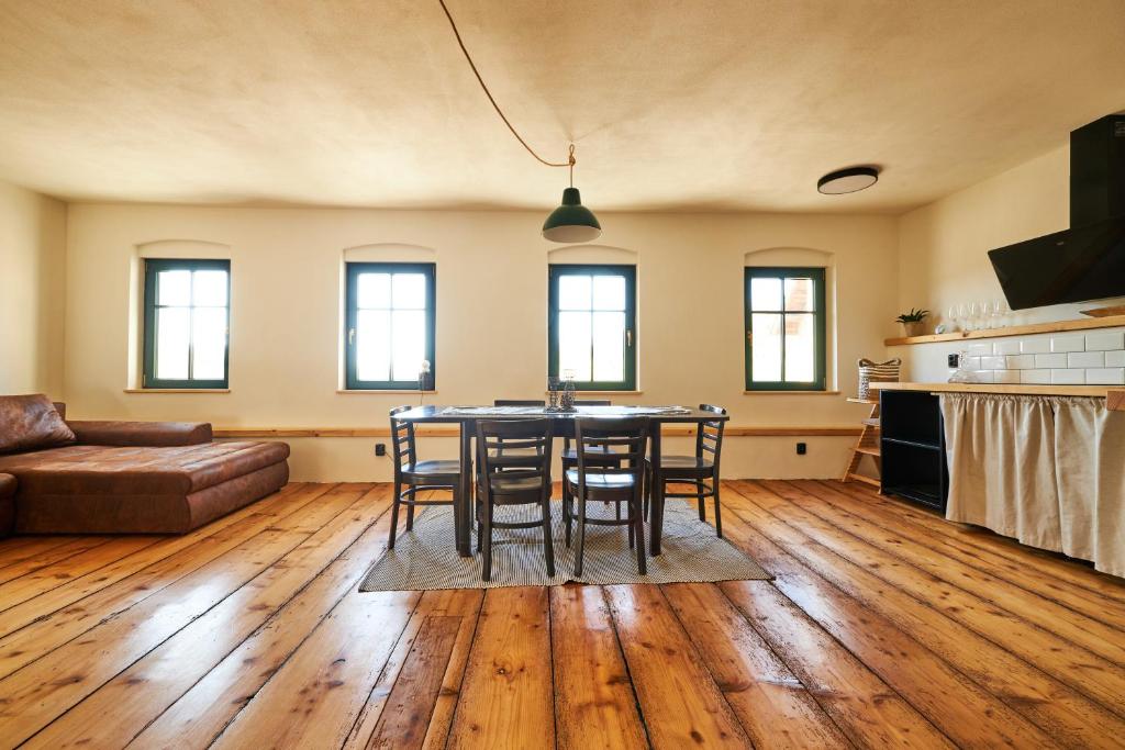 a kitchen and living room with a table and chairs at Statek 85 in Mařenice