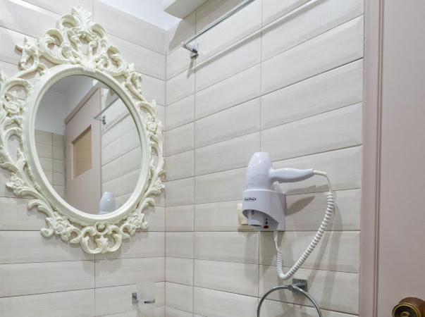 a mirror on a wall in a bathroom at Fantastic Matala 1 in Matala