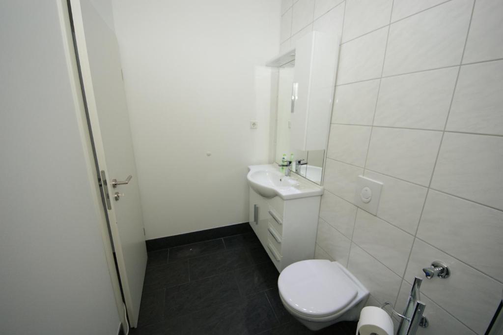 Koupelna v ubytování Hotel am Rosenplatz,24 Stunden Check in, kostenfreie Parkplätze