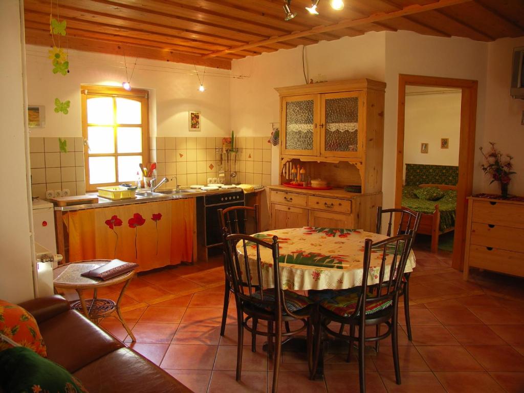 Pipagyujto Malom - Two-Bedroom Apartment