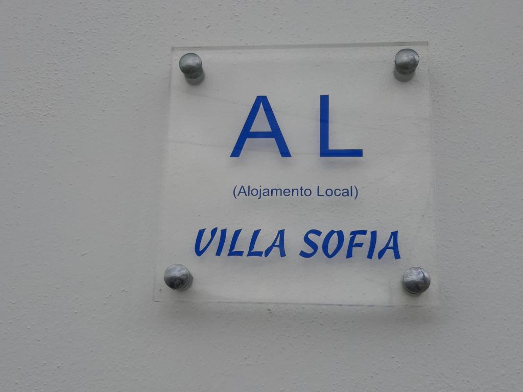 Ein Schild, auf dem steht: in der Unterkunft Villa Sofia in Foz do Arelho
